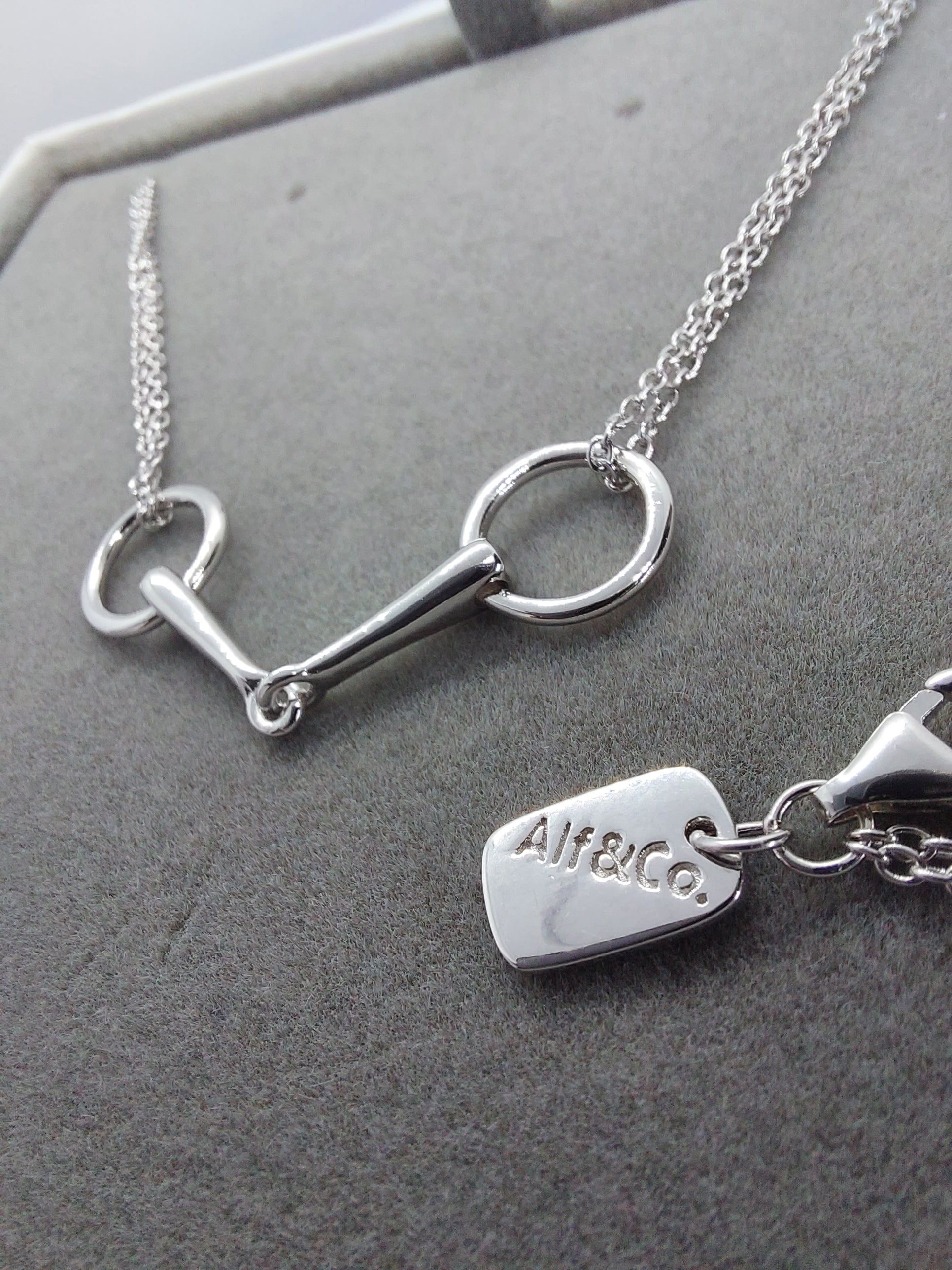 19” Loose Ring Snaffle Necklace